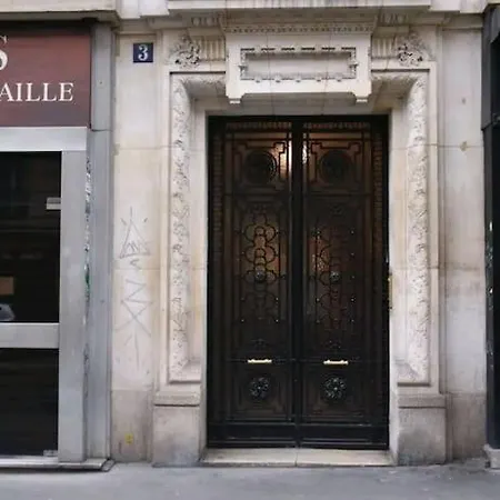 Sorbonne Notre Dame Joli Nid Calme Clair Type Pied Notre Dame *